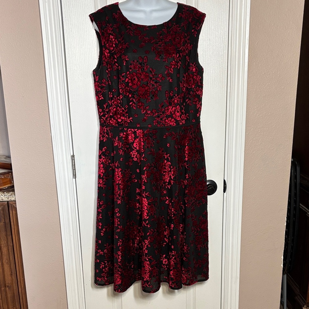TAHARI Arthur S. Levine Sleeveless A-Line Black/Garnet Floral Midi Dress Size 14